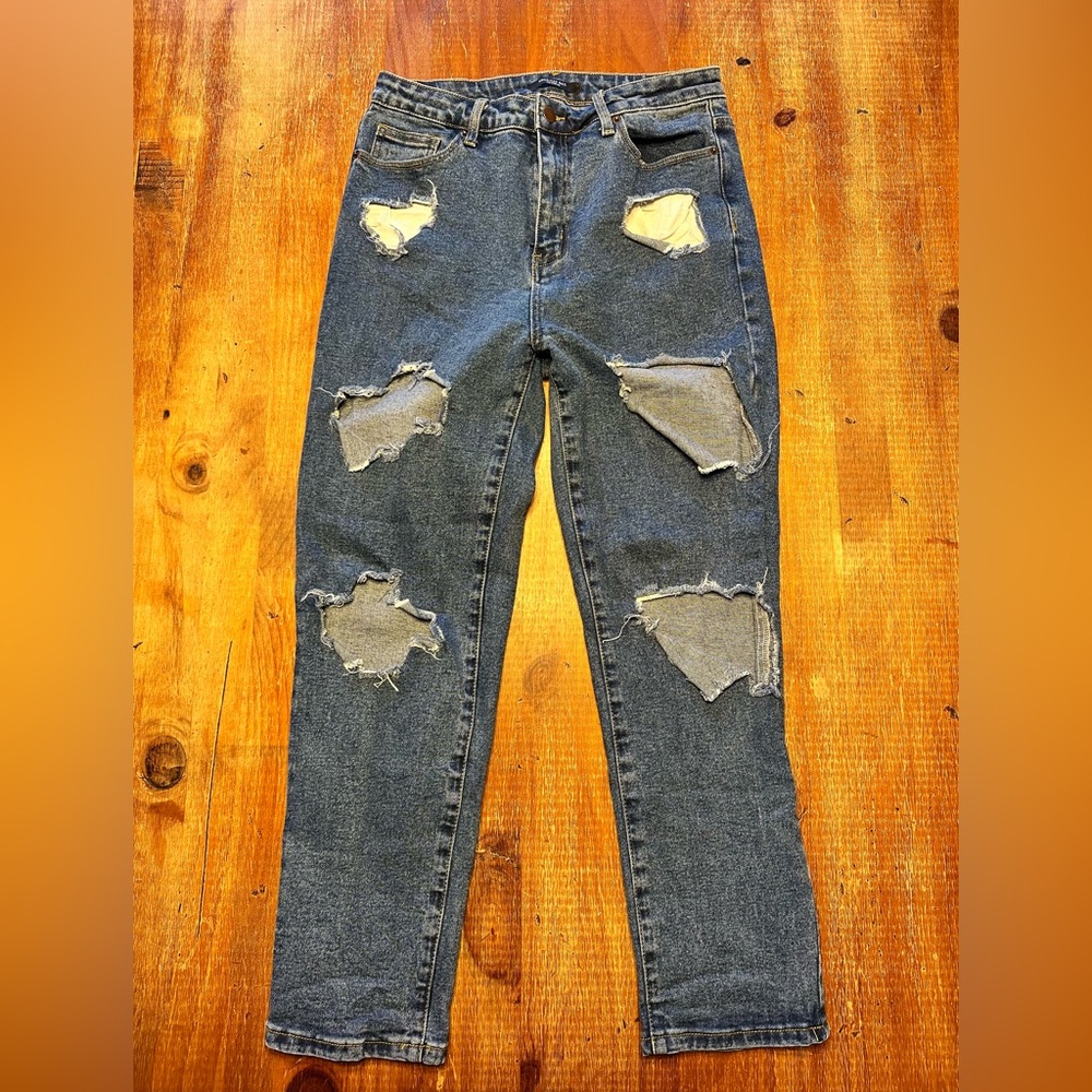 Boyfriend cut distressed jeans